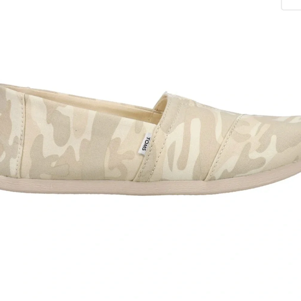 TOMS Alpargata Egret Camo Slip On Womens 8.5 NIB Beige Flats Casual